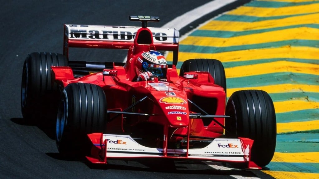 Reprodução Ferrari F1-2000 pilotada por Schumacher possui motor 3.0 V10 de 90 graus capaz de entregar 800 cv de potência