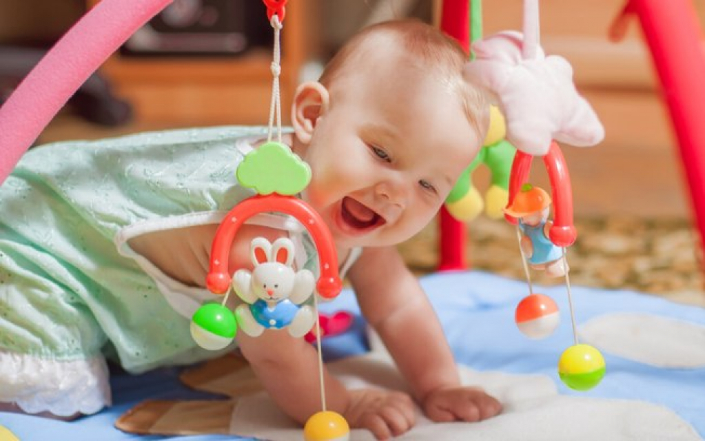 Entenda a importância das brincadeiras para o desenvolvimento infantil