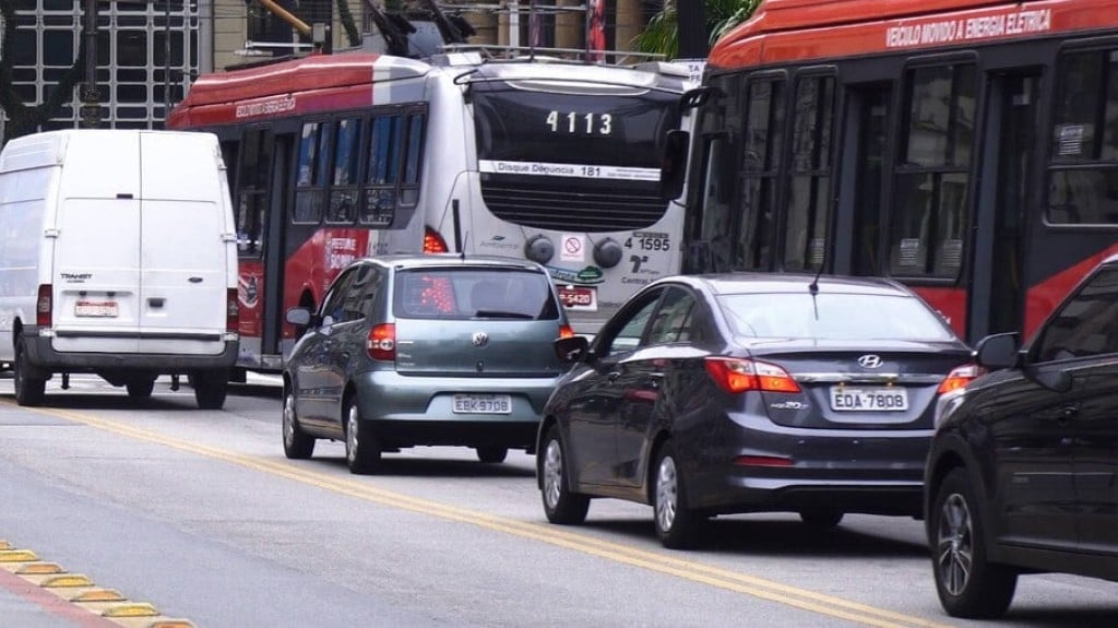 Licenciamento de veículos com placas final 9 vence neste mês em SP