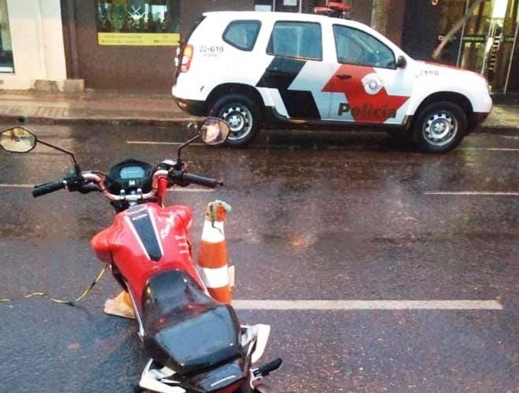 Polícia age rápido e prende dupla após furto a joalheria no centro de Marília Polícia age rápido e prende dupla após furto a joalheria no centro de Marília