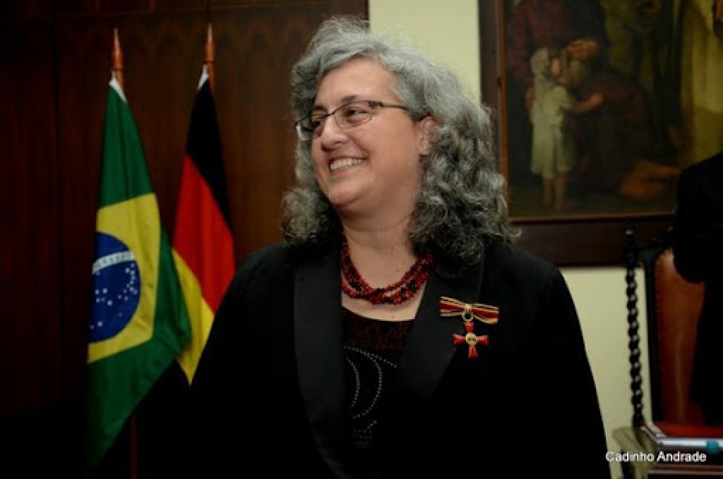 Professora Claudia Lima Marques, da Universidade Federal do Rio Grande do Sul, faz palestra de abertura – reprodução/UFRGS