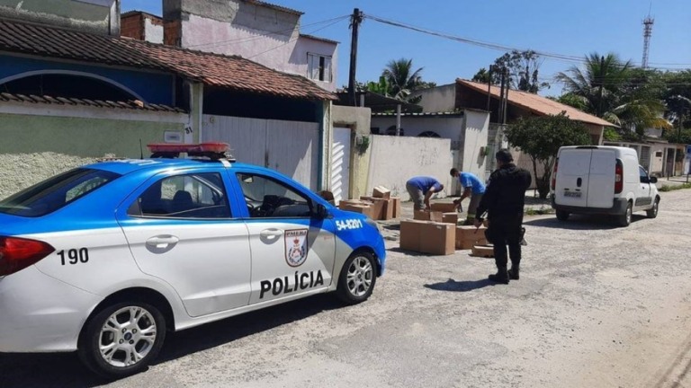 Policiais libertam funcionários e recuperam carga de cigarros roubada
