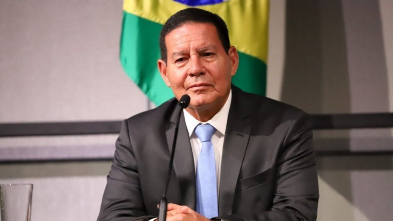 'Nós perdemos a eleição. Segue o baile', diz Mourão