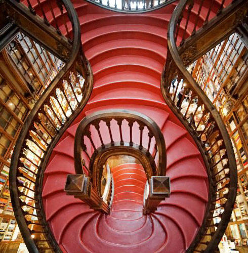 Escadaria da Livraria Lello. Foto: Reprodução/Infante Sagres