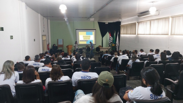 Capacitação orienta contato de agentes de saúde com moradores de Garça