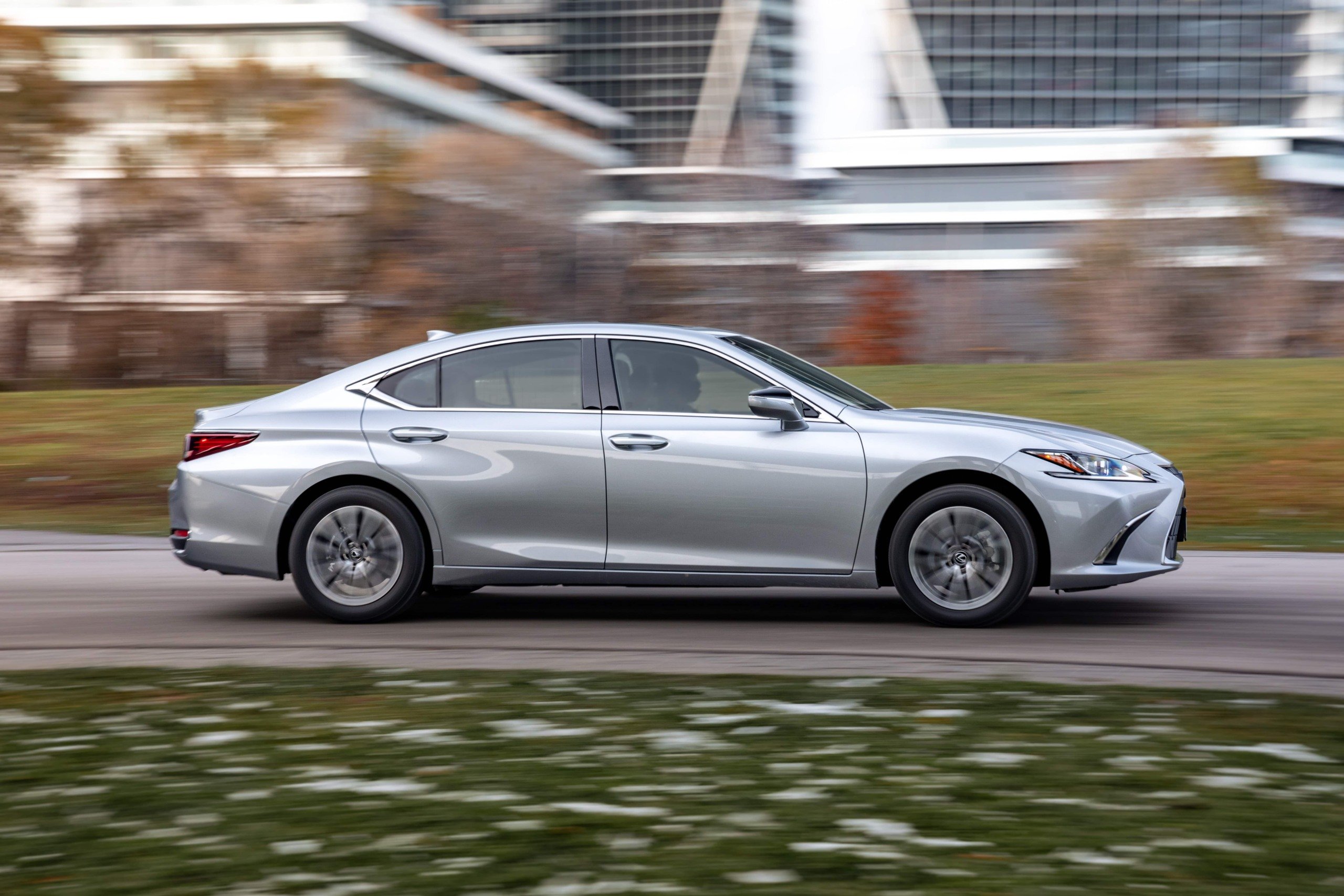 Lexus ES300h 2022. Foto: Divulgação