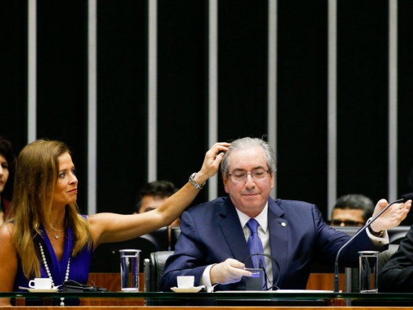 Mulher de Cunha vira ré na Lava Jato