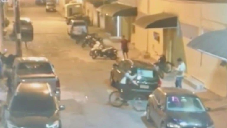 Reprodução Vídeo de câmera de segurança mostra pré-candidato sendo executado a tiros