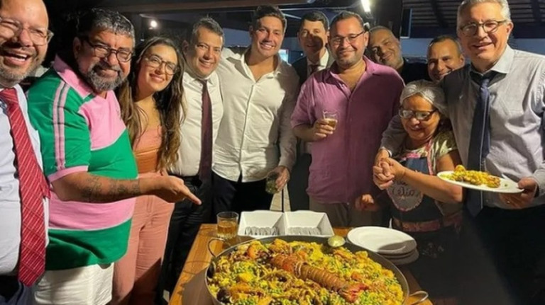 Deputado do partido de Bolsonaro se reúne com a base de Lula em jantar