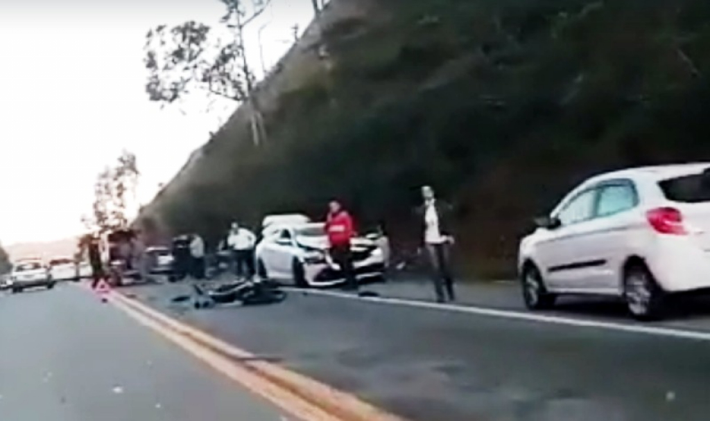 Acidente com zagueiro Renan provoca morte de motociclista em rodovia