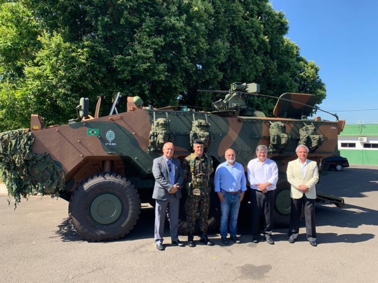 Exército faz homenagem aos 93 anos de Marília com batismo de blindado