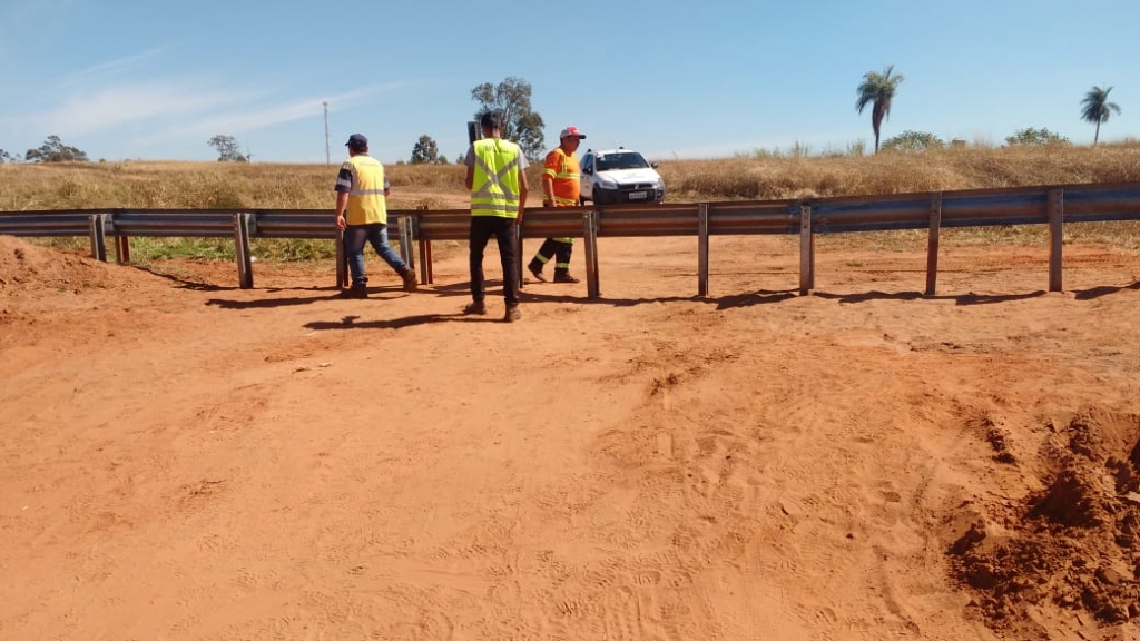 Entrevias fecha acesso de área rural usado para fuga de pedágio em Marília Entrevias fecha acesso de área rural usado para fuga de pedágio em Marília