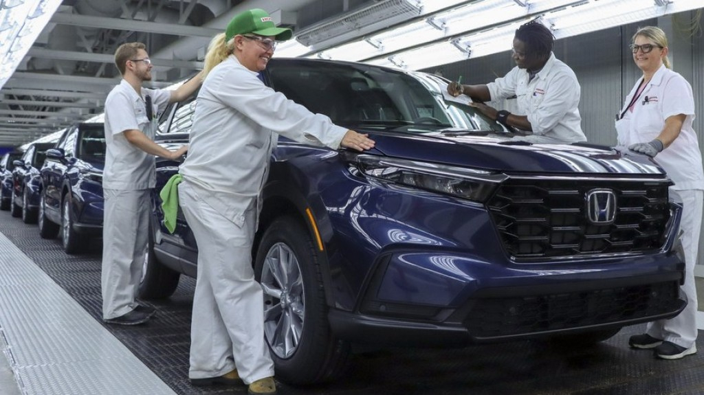 Honda começa a fabricar nova geração do CR-V, que chega em 2023