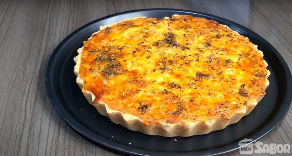 Que tal fazer para o almoço uma torta bem saborosa para a família? Aprenda a fazer quiche de queijo!