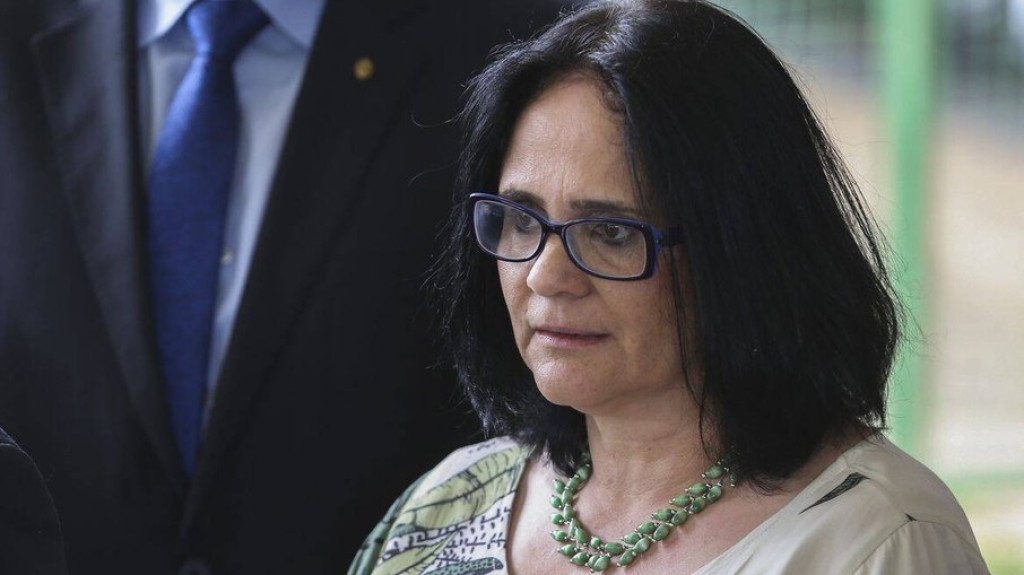 Declaração de Damares preocupa Bolsonaro