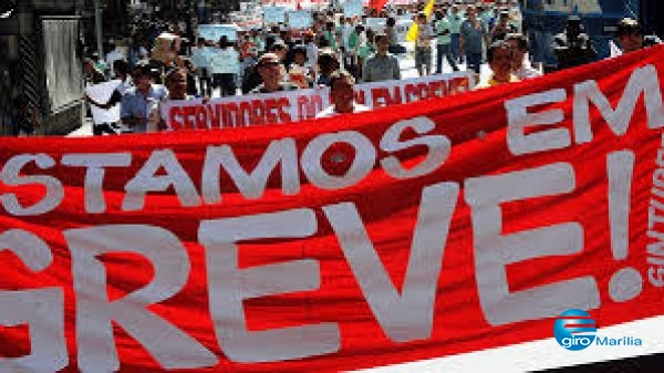 Servidores federais marcam assembleia para discutir greve nacional