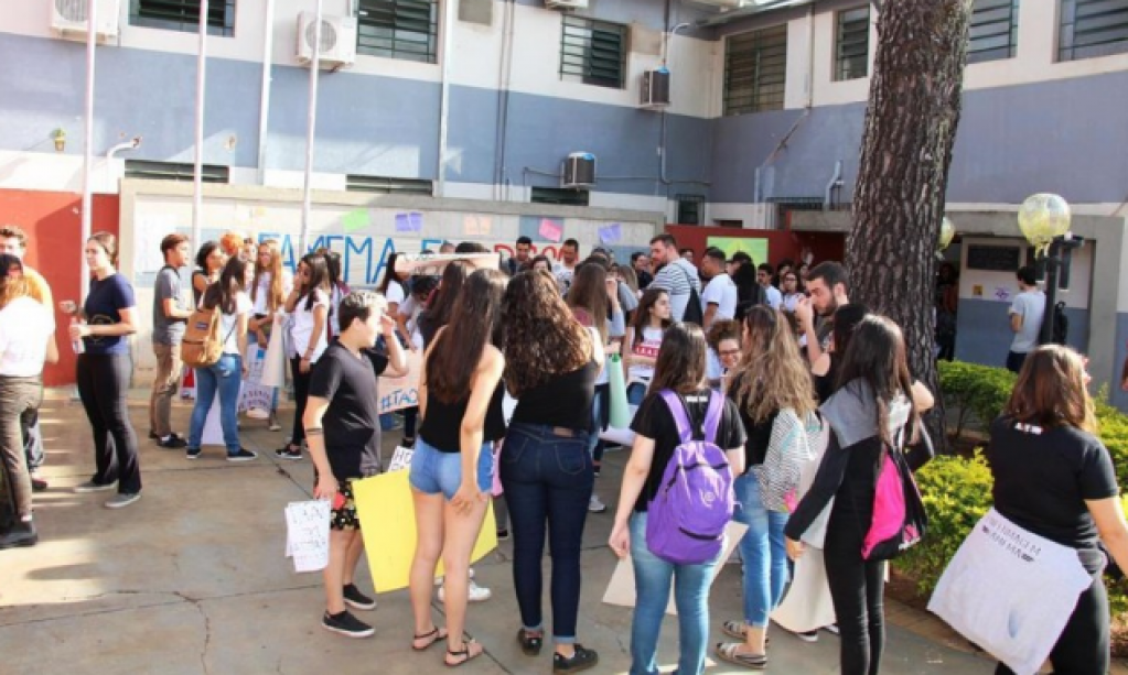 Esytudantes da Famema durante manifestação do dia 15; novo ato nesta quinta