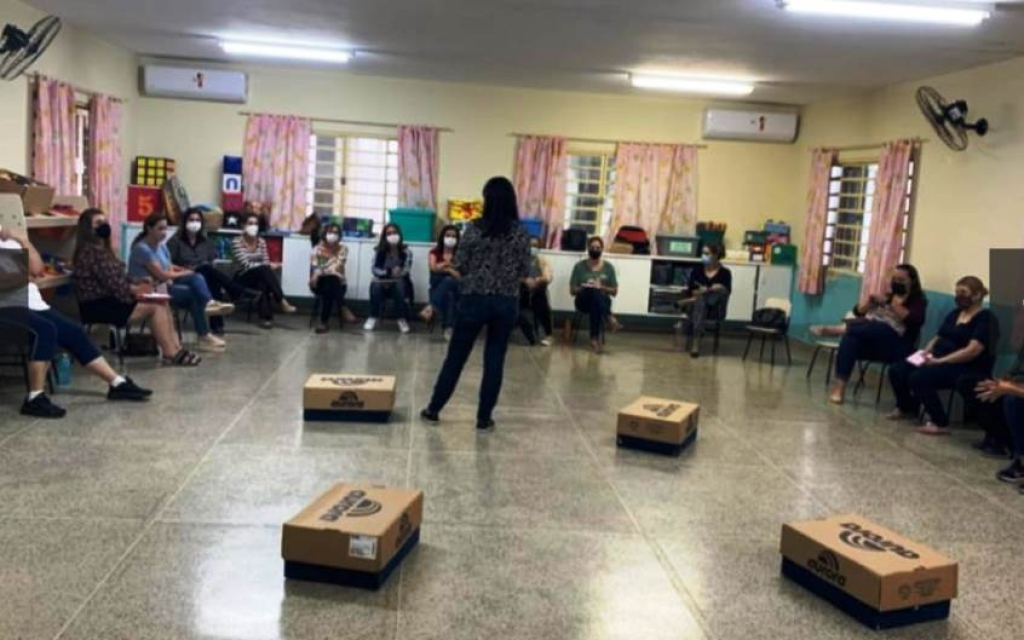 Sindicato cobra mobiliário adequado para professores em Emeis Sindicato cobra mobiliário adequado para professores em Emeis