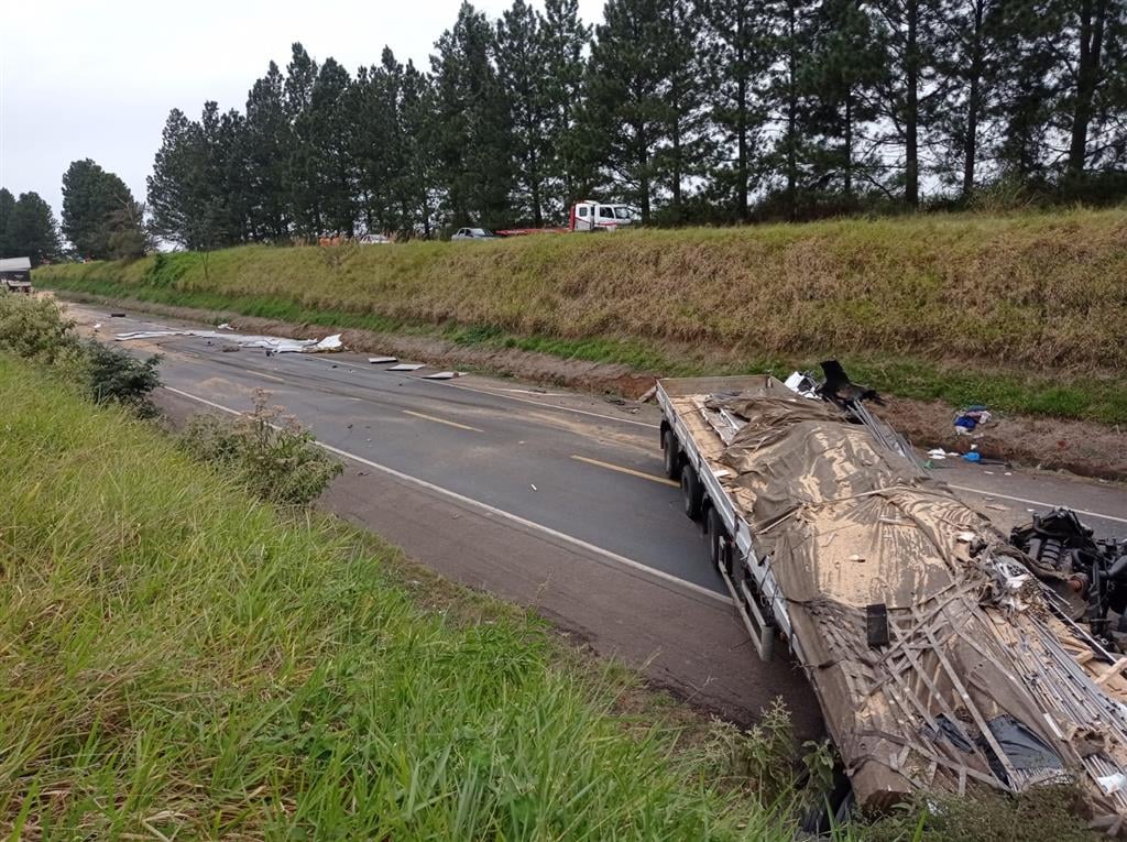 Acidente entre caminhões tem morte de motorista na BR-153 em Ocauçu