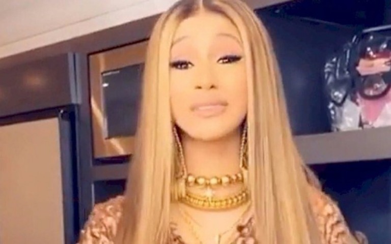 Cardi B revela seu cachê em discussão no Twitter