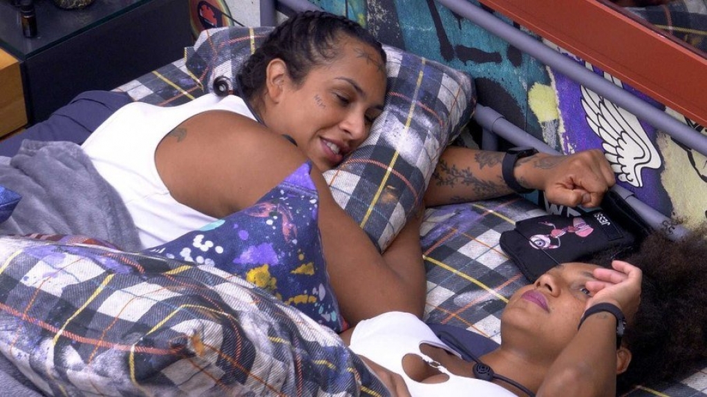 BBB: Linn brinca com veto: "Deus faz isso para evitar constrangimento"