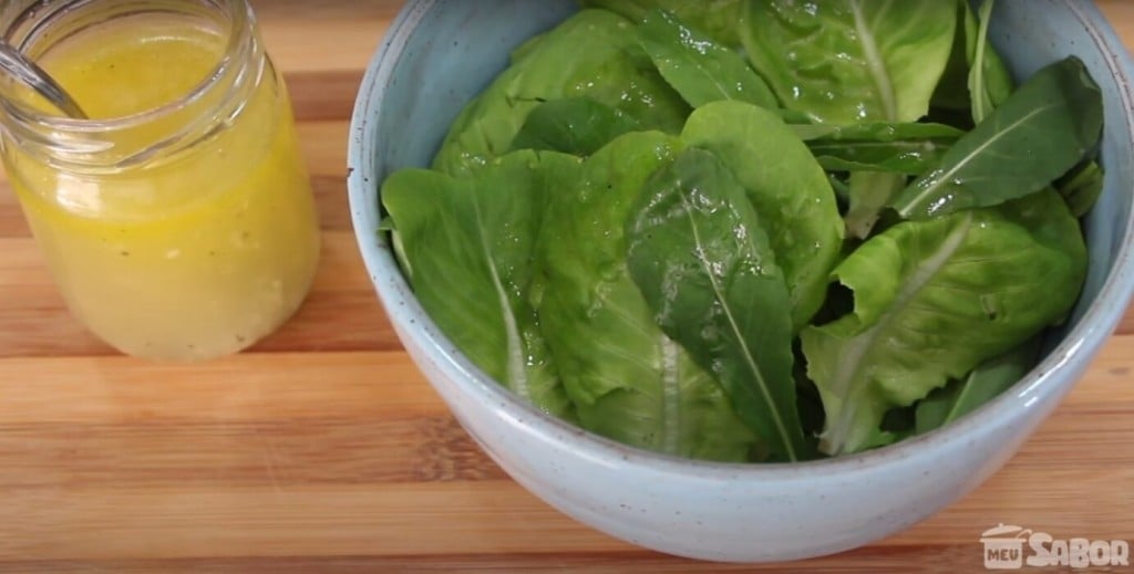 Tempere suas saladas com este molho e realce ainda mais o sabor das folhas verdes