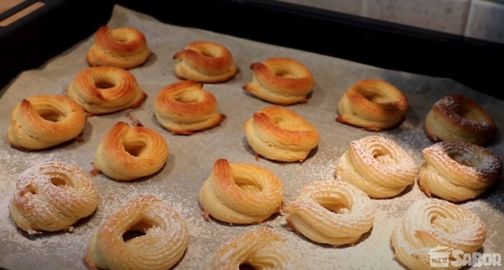 Aprenda a fazer donuts cremosos e assados, uma delícia e super rápido para fazer!