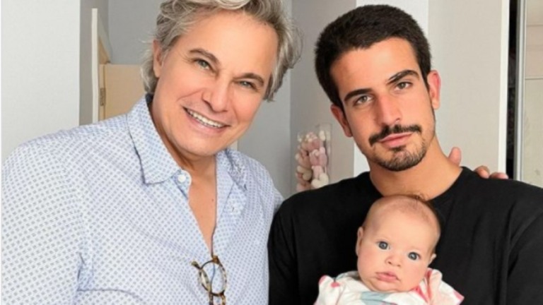 Edson Celulari encanta fãs com foto de Enzo e Chiara juntos
