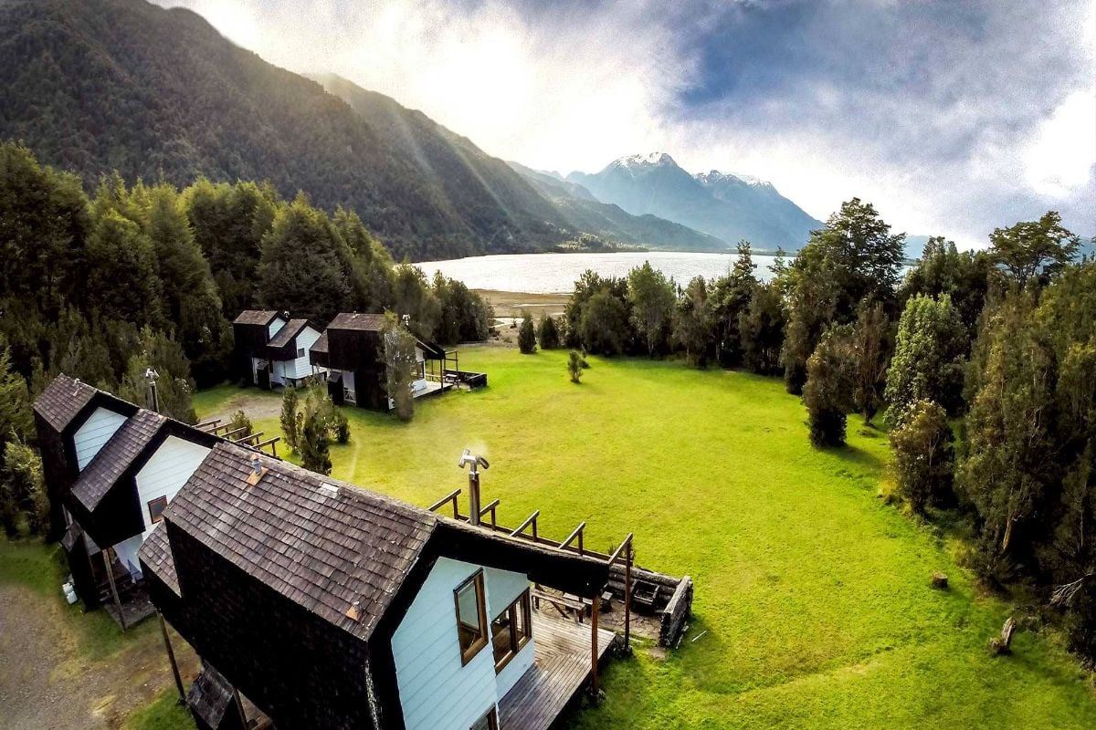 Hospedagem Yelcho em la Patagonia em meio a natureza