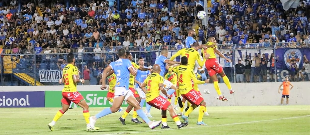 Derrotado pelo Brusque, MAC se despede em estreia na Copa do Brasil