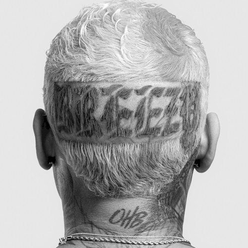 Chris Brown lança "Breezy", o 12º álbum de sua carreira 