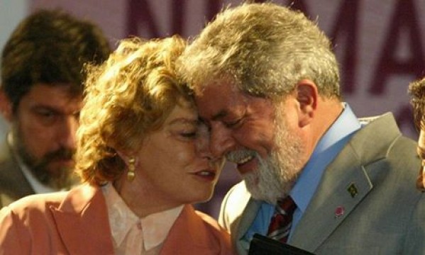 Mulher de Lula é internada após sofrer AVC