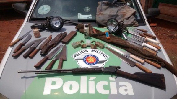 Ronda flagra homem com armas e carne silvestre na região