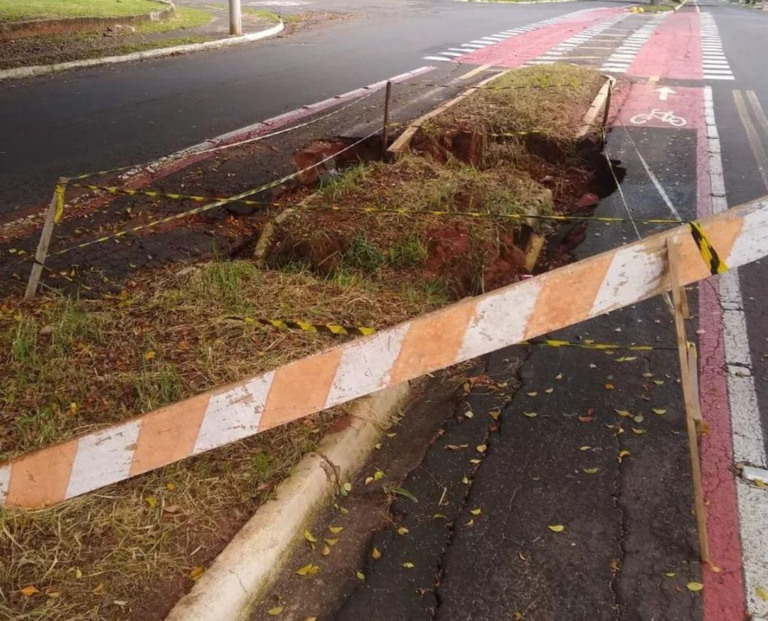Buracos, mato, obstáculos – Ciclistas acusam riscos em ciclofaixas de Marília