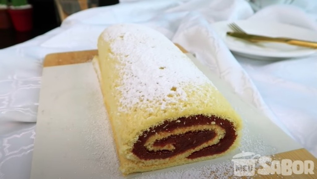 Aprenda a fazer essa deliciosa receita para o natal: Rocambole recheado de goiabada