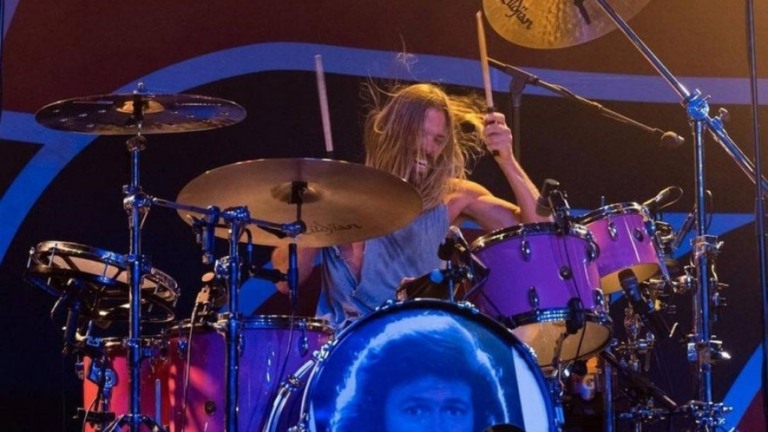 Taylor Hawkins morre 2 dias antes de show no Lollapalooza