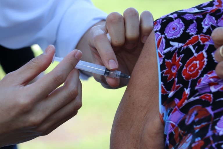 Saúde de Marília marca vacinação de segunda dose para público acima dos 68 anos