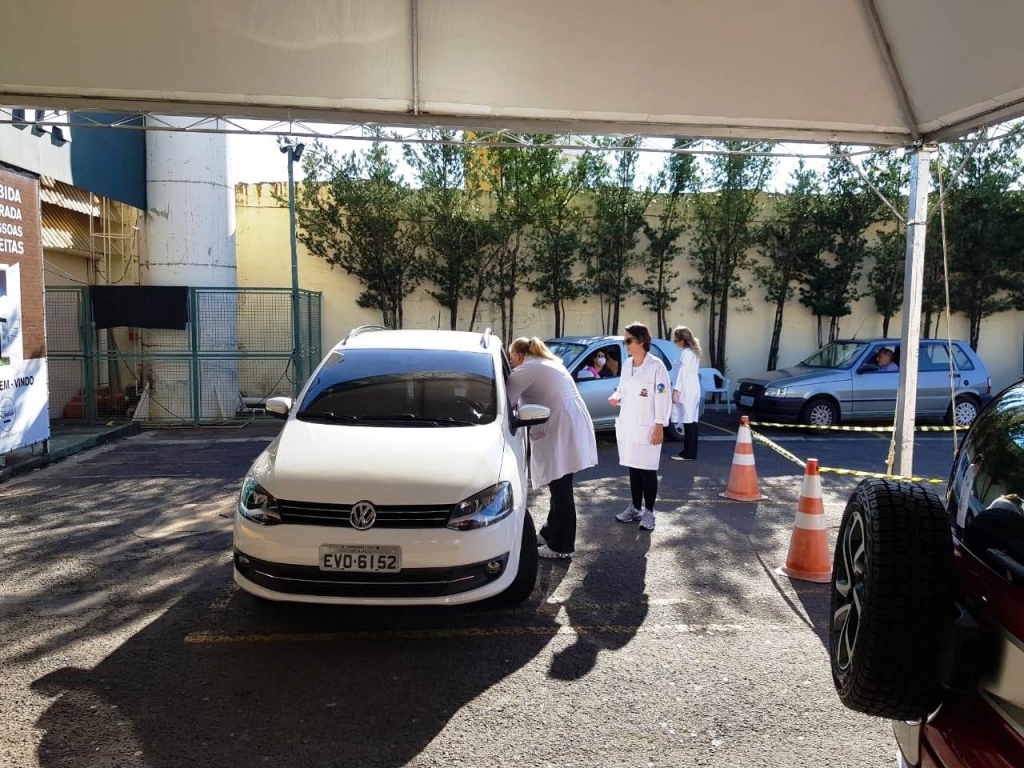 Marília programa dois dias de vacinação drive thru contra a gripe na zona leste