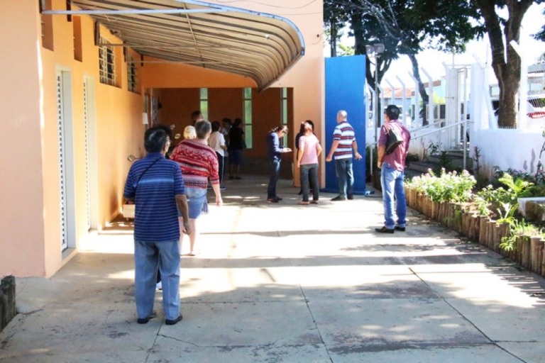 Excesso de procura esgota vacinas em alguns postos e escolas de Marília; campanha até dia 16