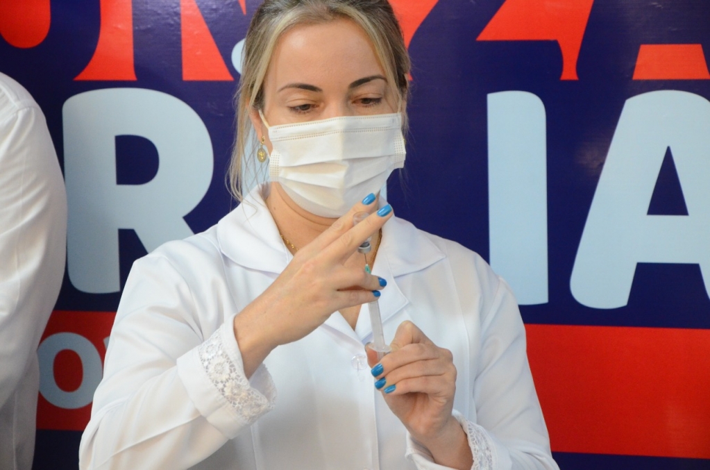 Marília prevê vacinar 3.000 idosos com duas etapas em fevereiro; muda calendário
