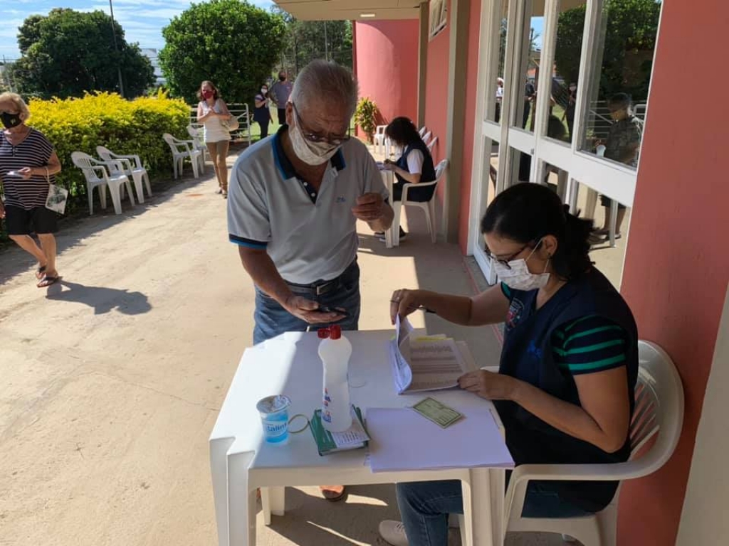 Cadastro para vacina acima de 70 anos esgota vagas em minutos; amanhã tem mais