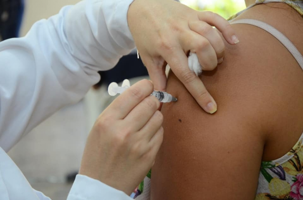 Saúde de Marília faz alerta por atestados falsos de comorbidades para vacinação