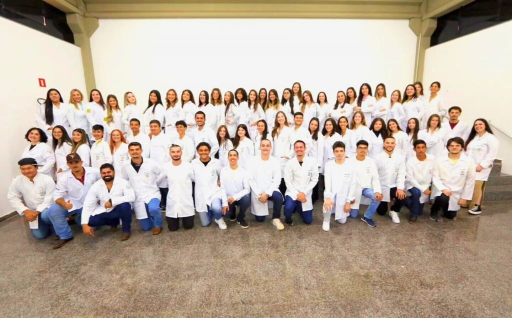 Cerimônia dos Jalecos: Veterinária da Unimar une acadêmicos, familiares e amigos e emociona