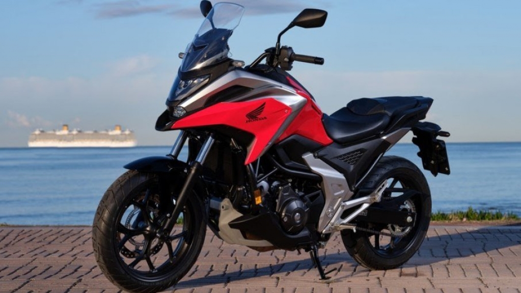 Honda lança linha 2022 da crossover NC 750X com dupla embreagem