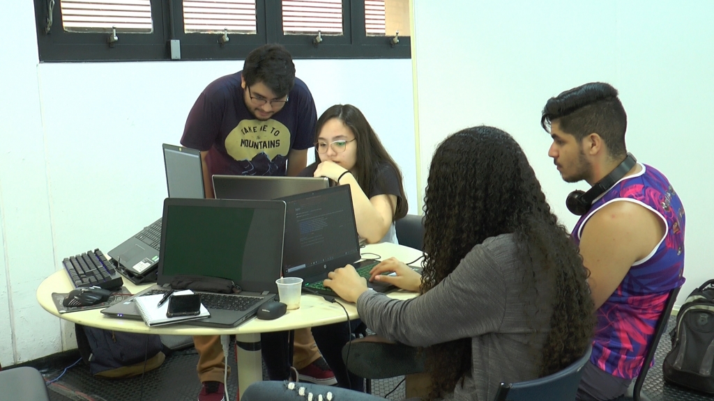 Maratona de programação começou no sábado e terminou no domingo