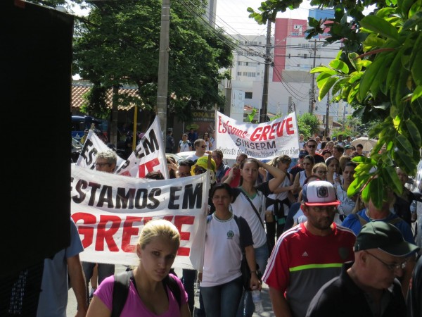 Servidores municipais iniciam greve em Bauru