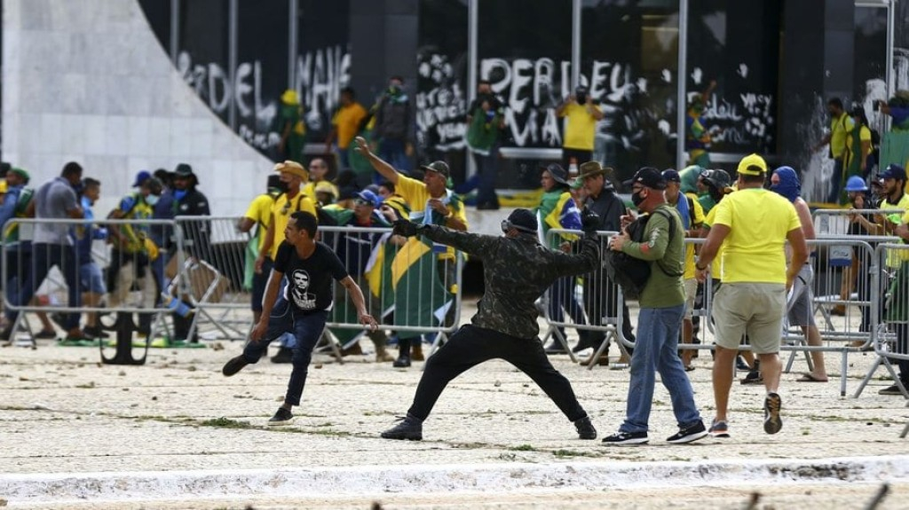 Gabinetes de crise são criados por Estados Gabinetes de crise são criados por Estados