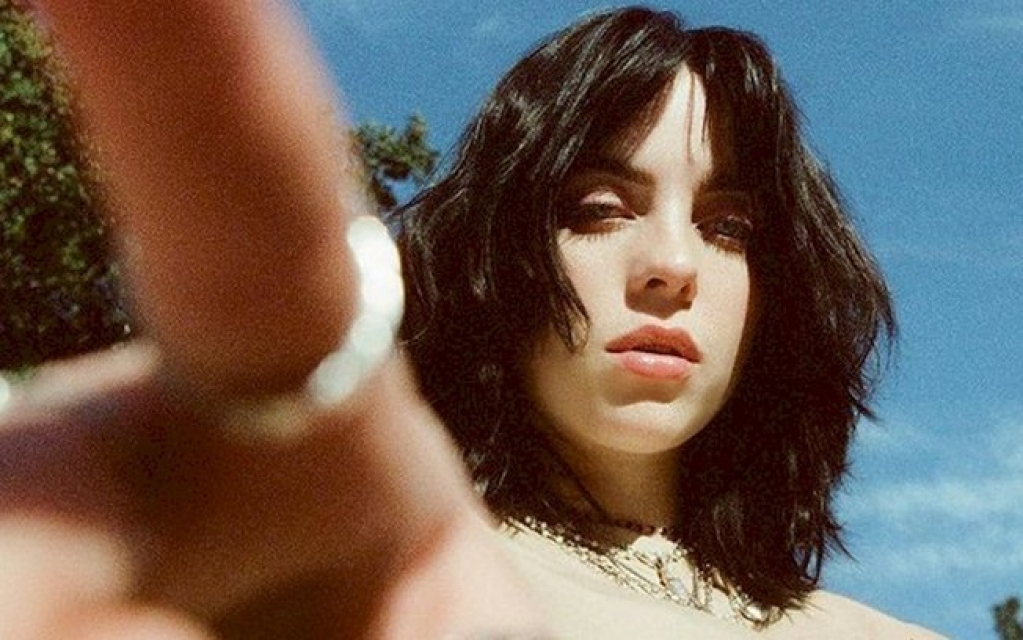 Billie Eilish canta música inédita em apresentação