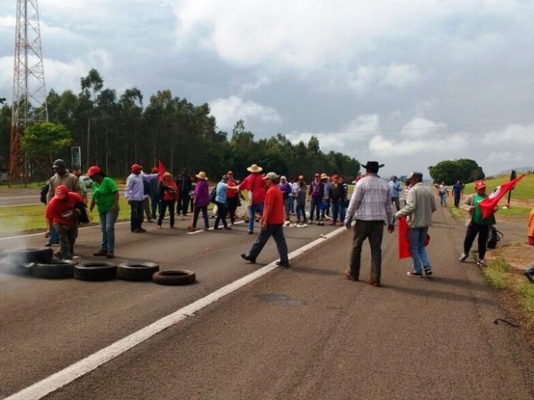 MST fecha rodovias na região em dia nacional de protestos