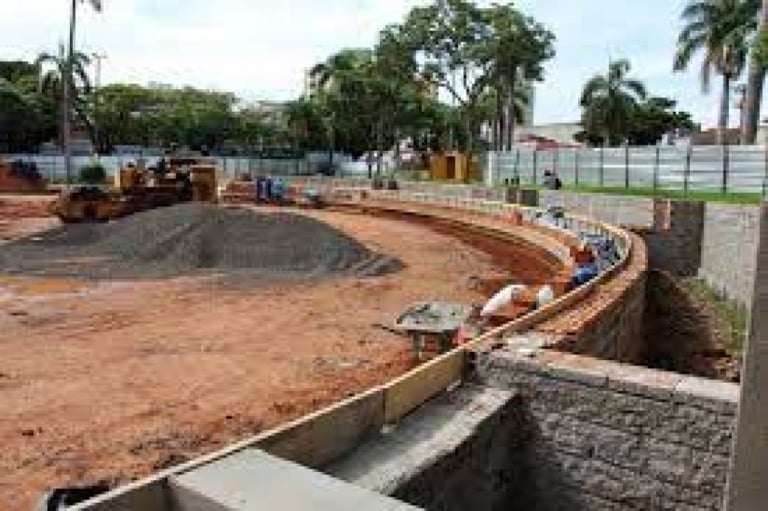 Prefeitura contrata instalação de fonte para polêmica obra da praça Maria Izabel